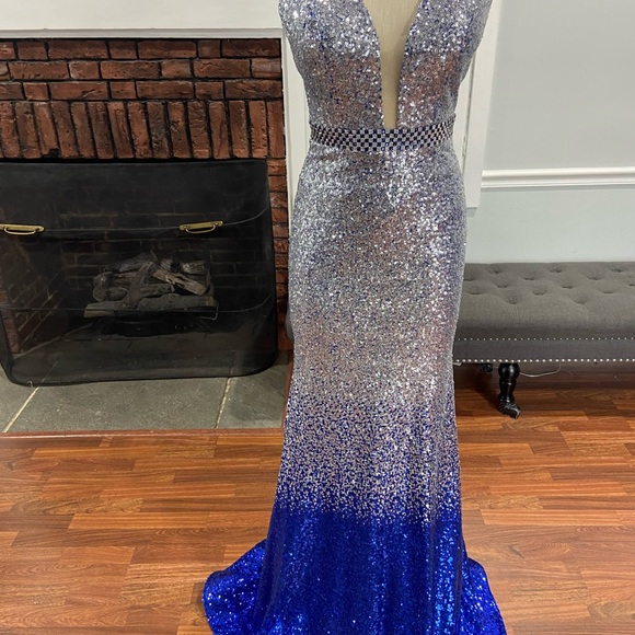 NWT Ellie Wilde Prom Gown, sz 6, Silver/Royal Blue Ombré. - Picture 6 of 7